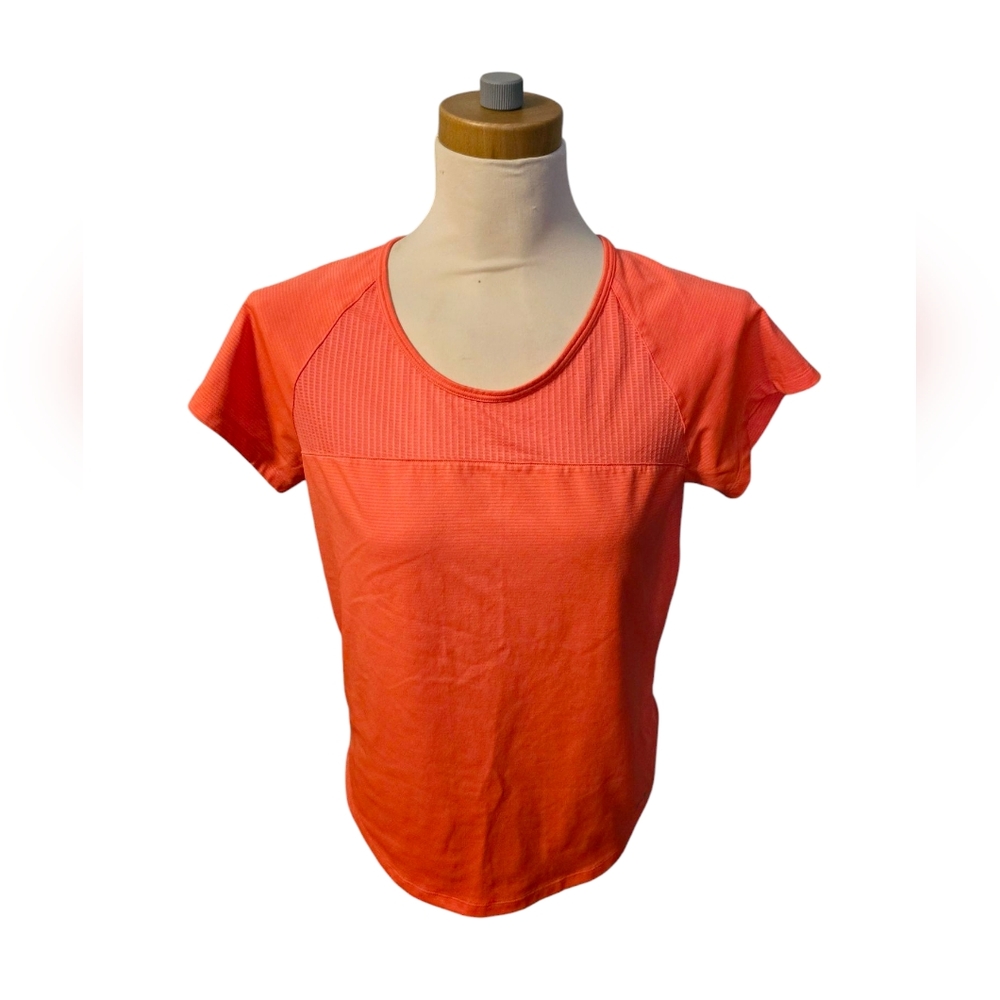 Women's Under Armour Tee Shirt Size Med Bright Coral Short Sleeve